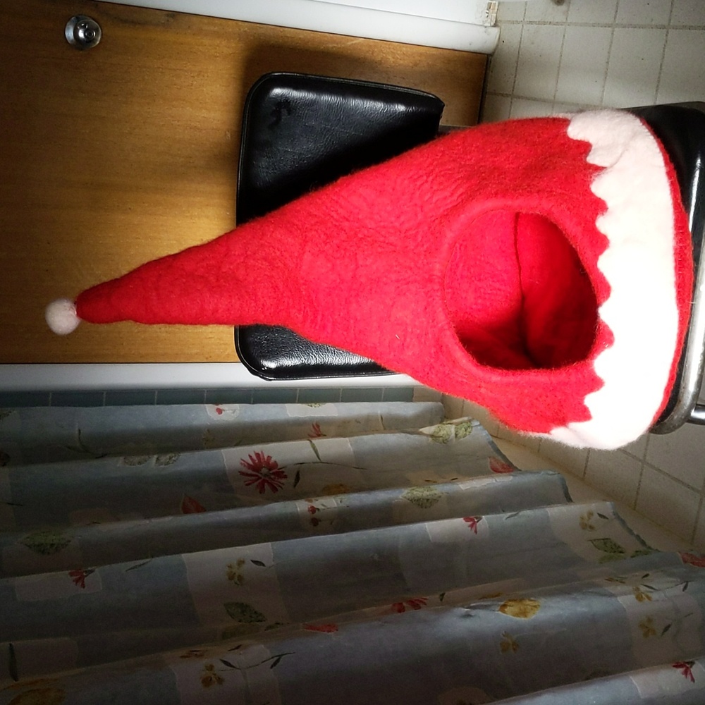 Santa hat wool pet bed DHARMA DOG KARMA CAT brand made in Nepal